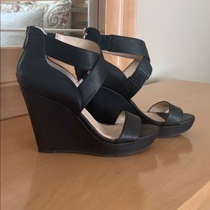 Jessica Simpson black wedges